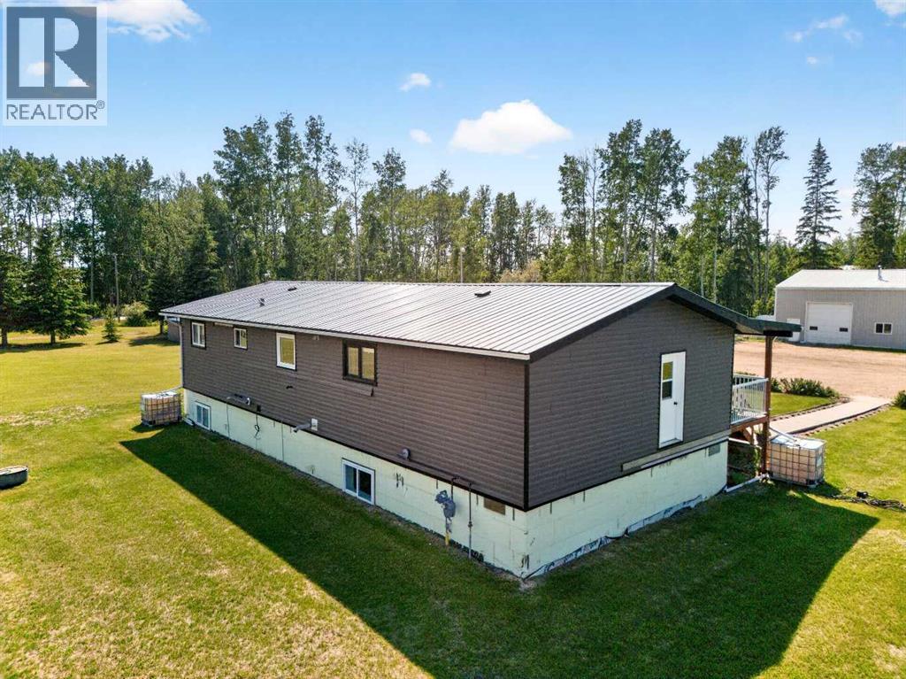 15176 TWP RD 1052 - 32