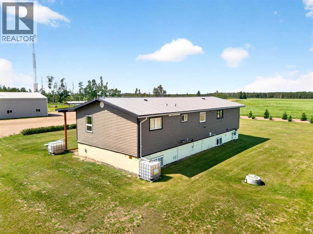 15176 TWP RD 1052 - 33