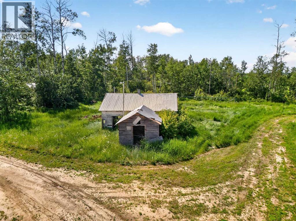 15176 TWP RD 1052 - 40