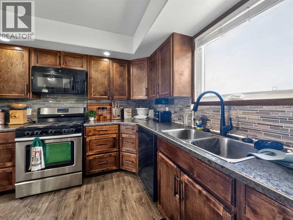 15176 TWP RD 1052 - 6