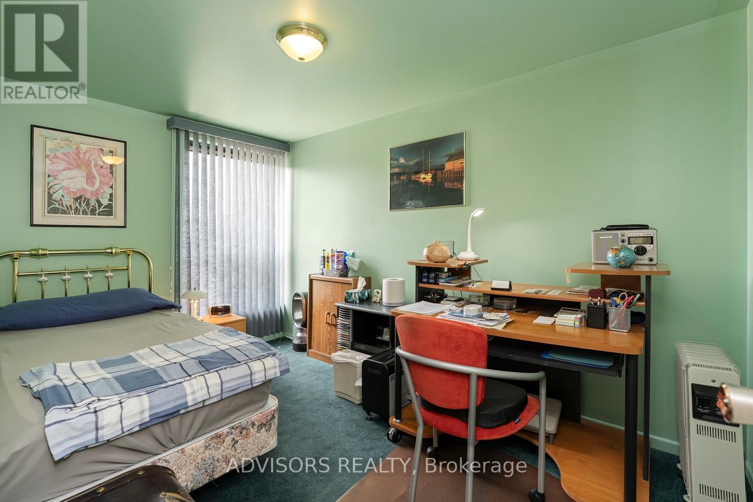 #121 256 JOHN GARLAND BOULEVARD - 11