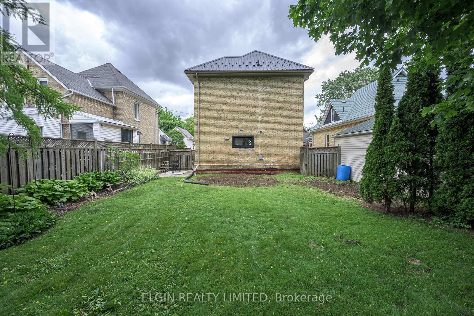 25 LOCUST STREET - 23