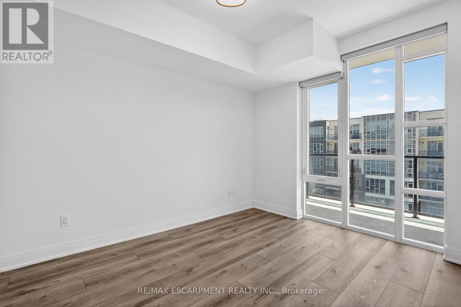 #548 16 CONCORD PLACE - 10