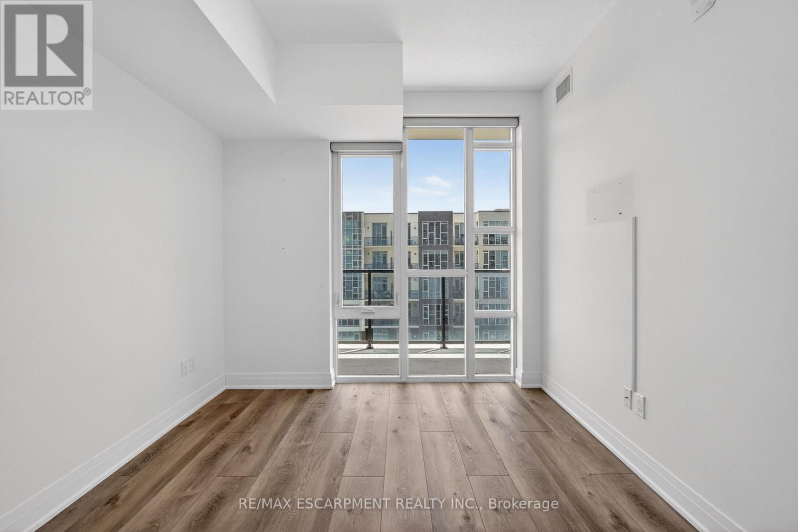 #548 16 CONCORD PLACE - 11