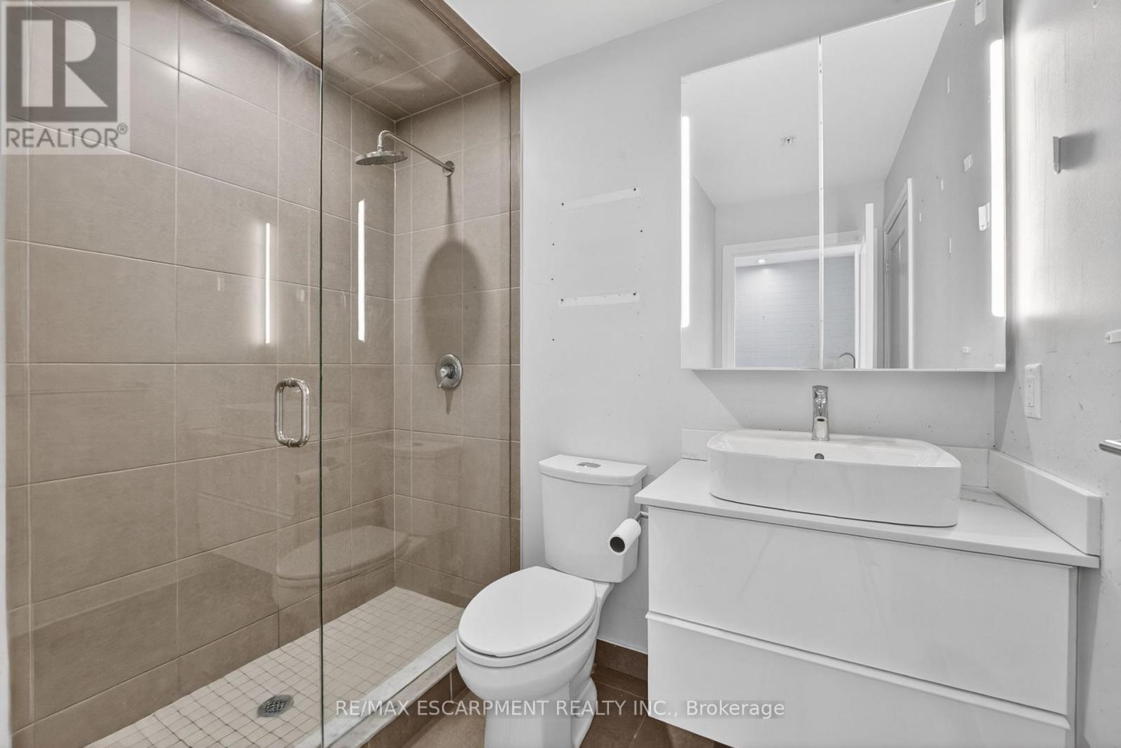 #548 16 CONCORD PLACE - 13