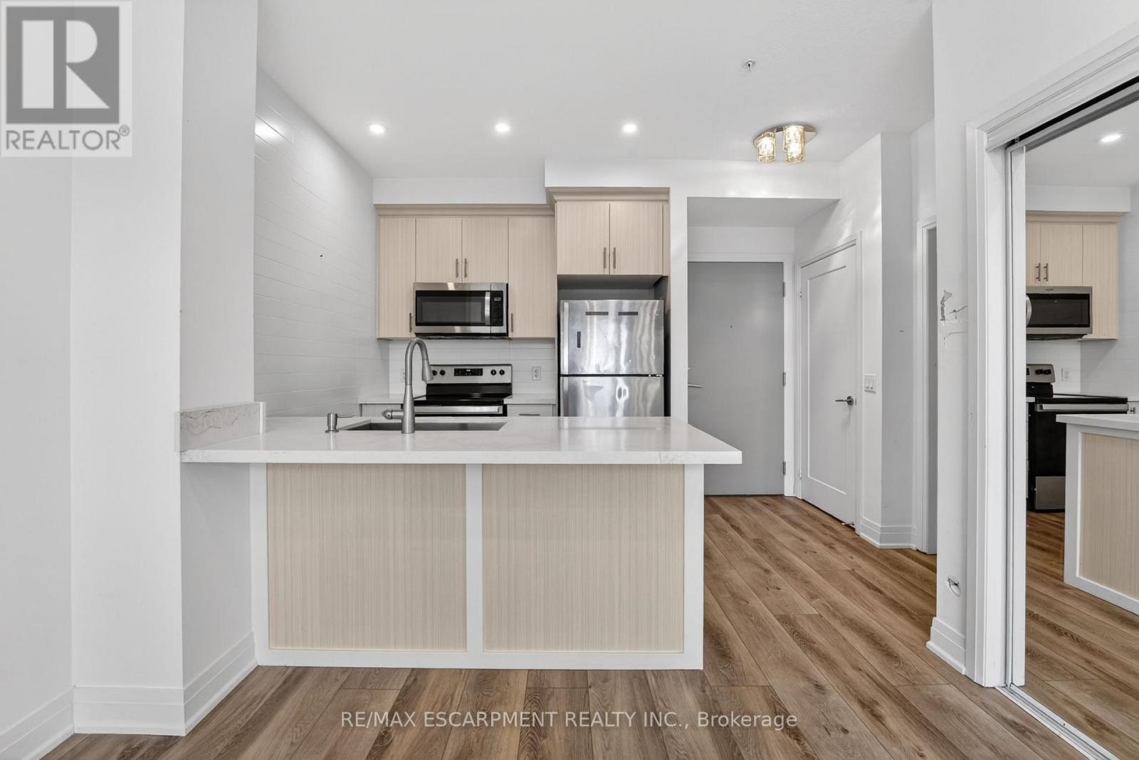 #548 16 CONCORD PLACE - 14