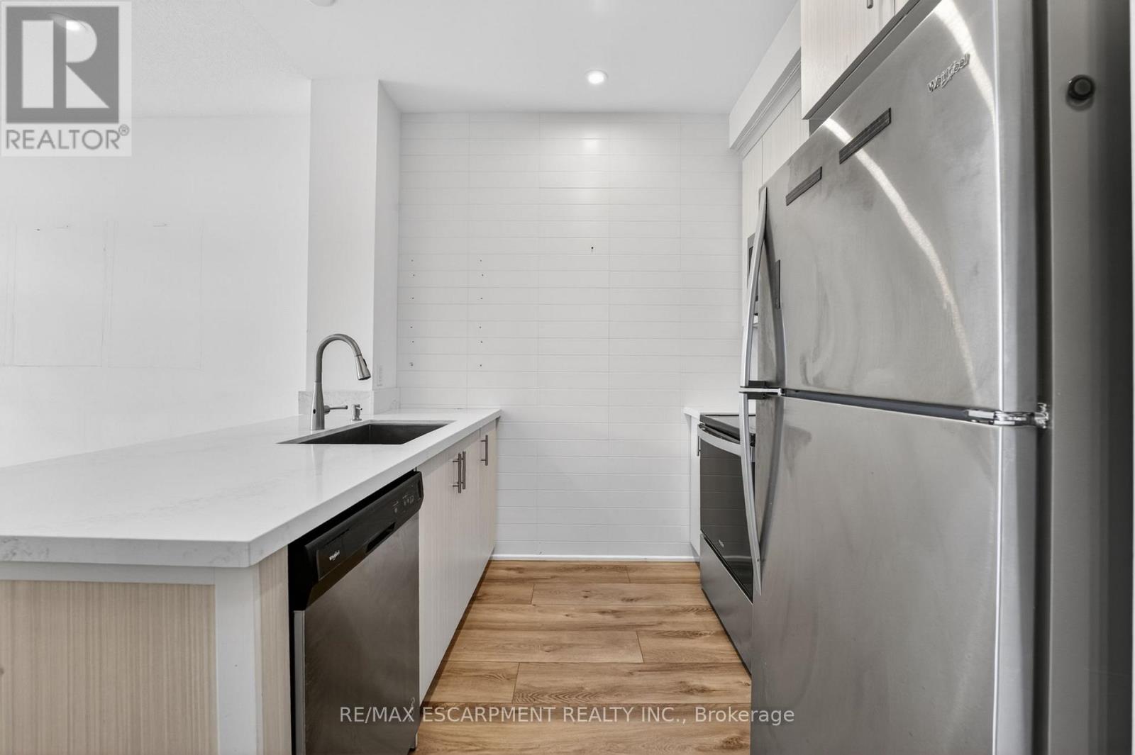 #548 16 CONCORD PLACE - 15
