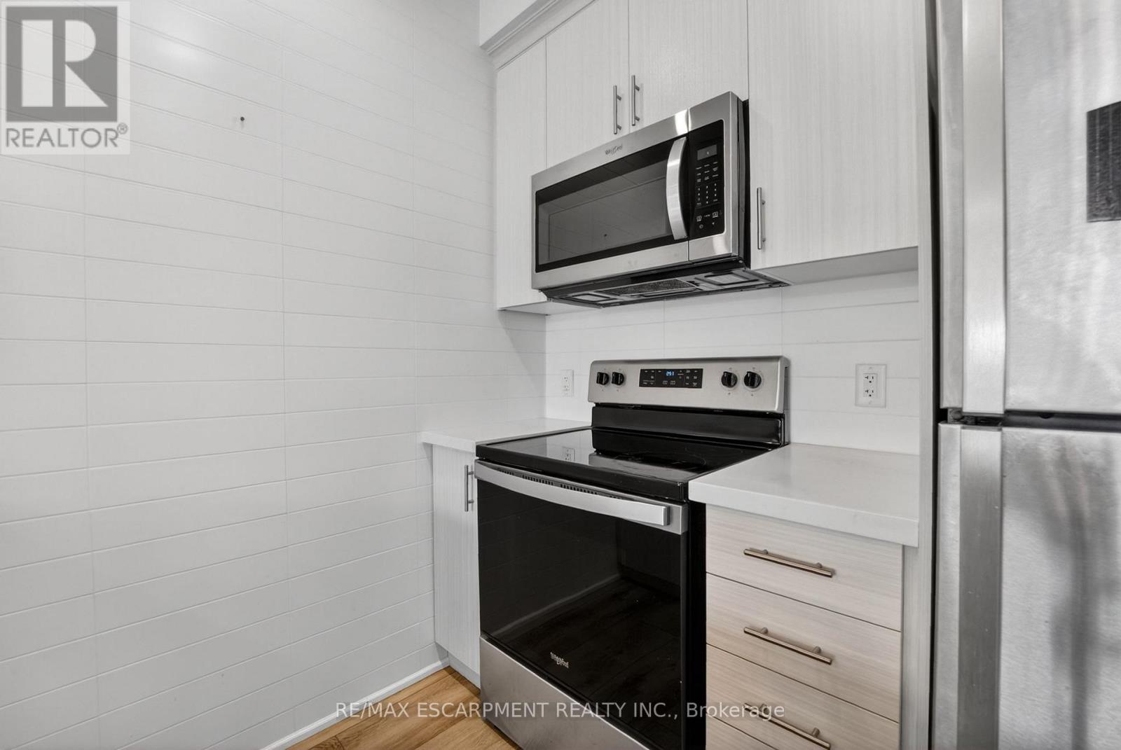 #548 16 CONCORD PLACE - 16