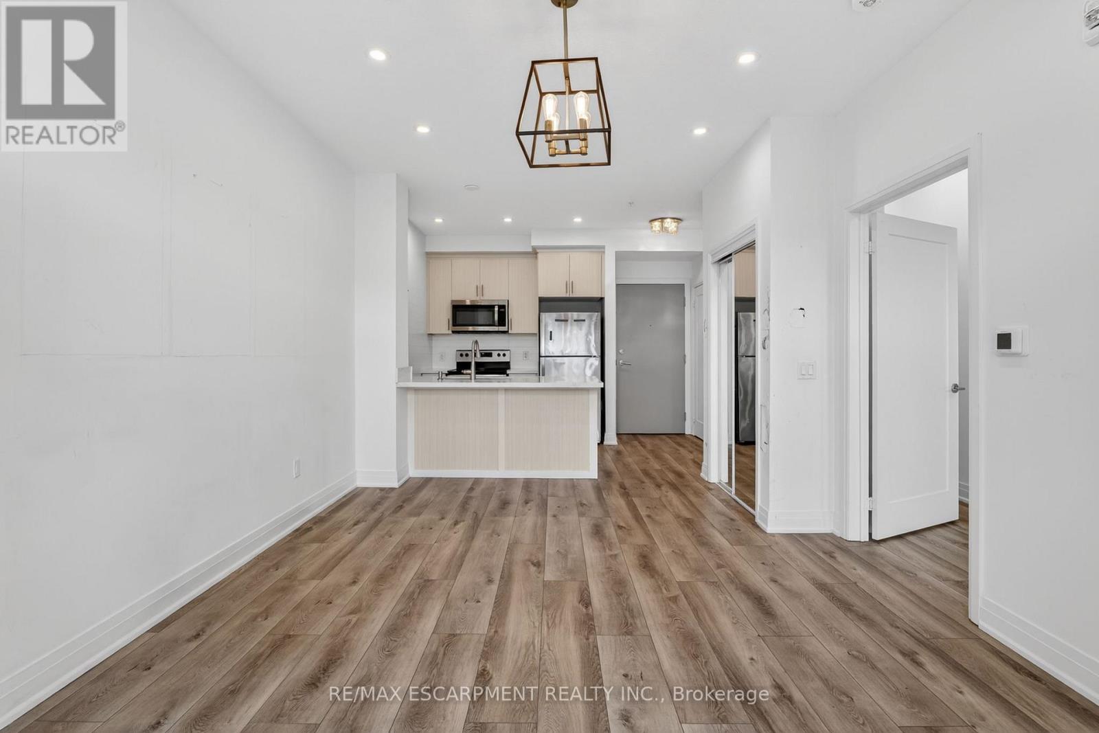 #548 16 CONCORD PLACE - 18
