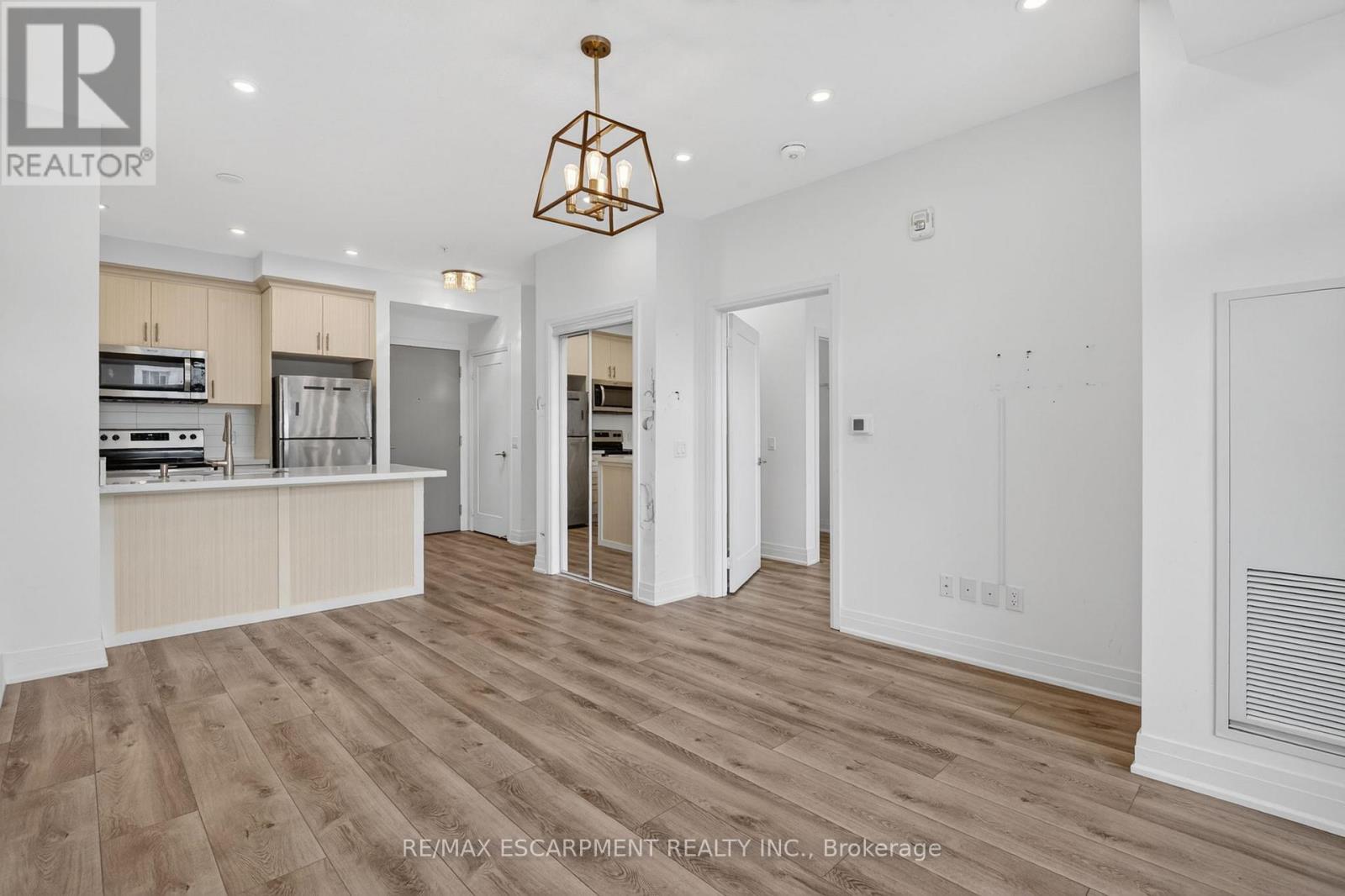 #548 16 CONCORD PLACE - 19