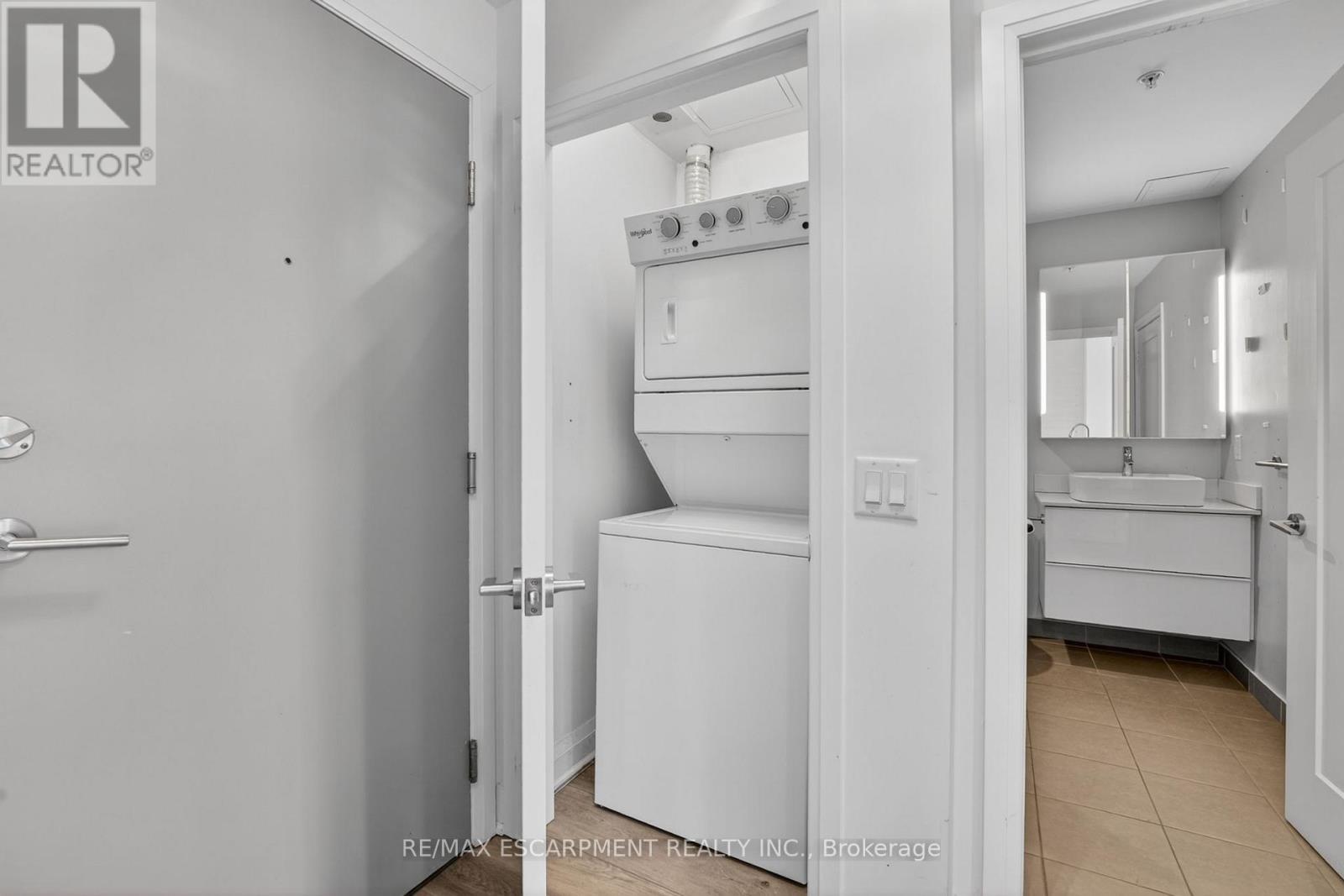 #548 16 CONCORD PLACE - 20