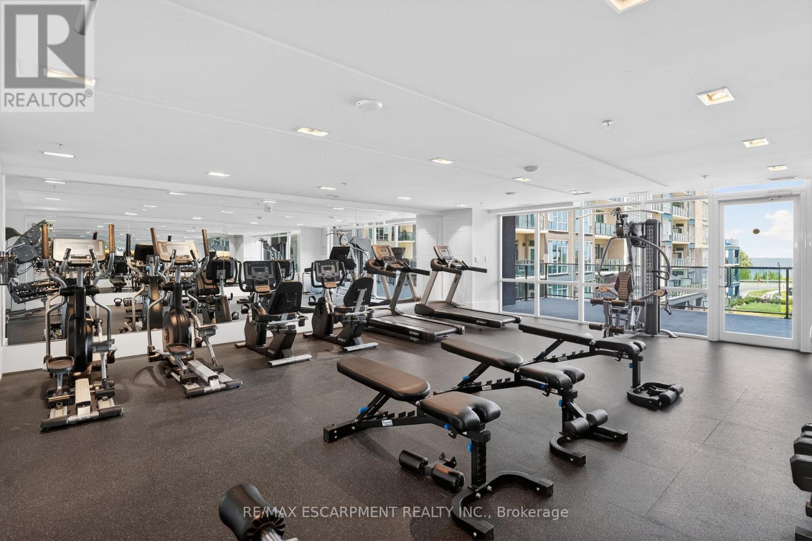 #548 16 CONCORD PLACE - 25