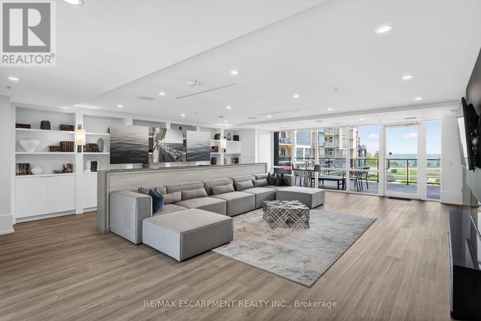 #548 16 CONCORD PLACE - 27