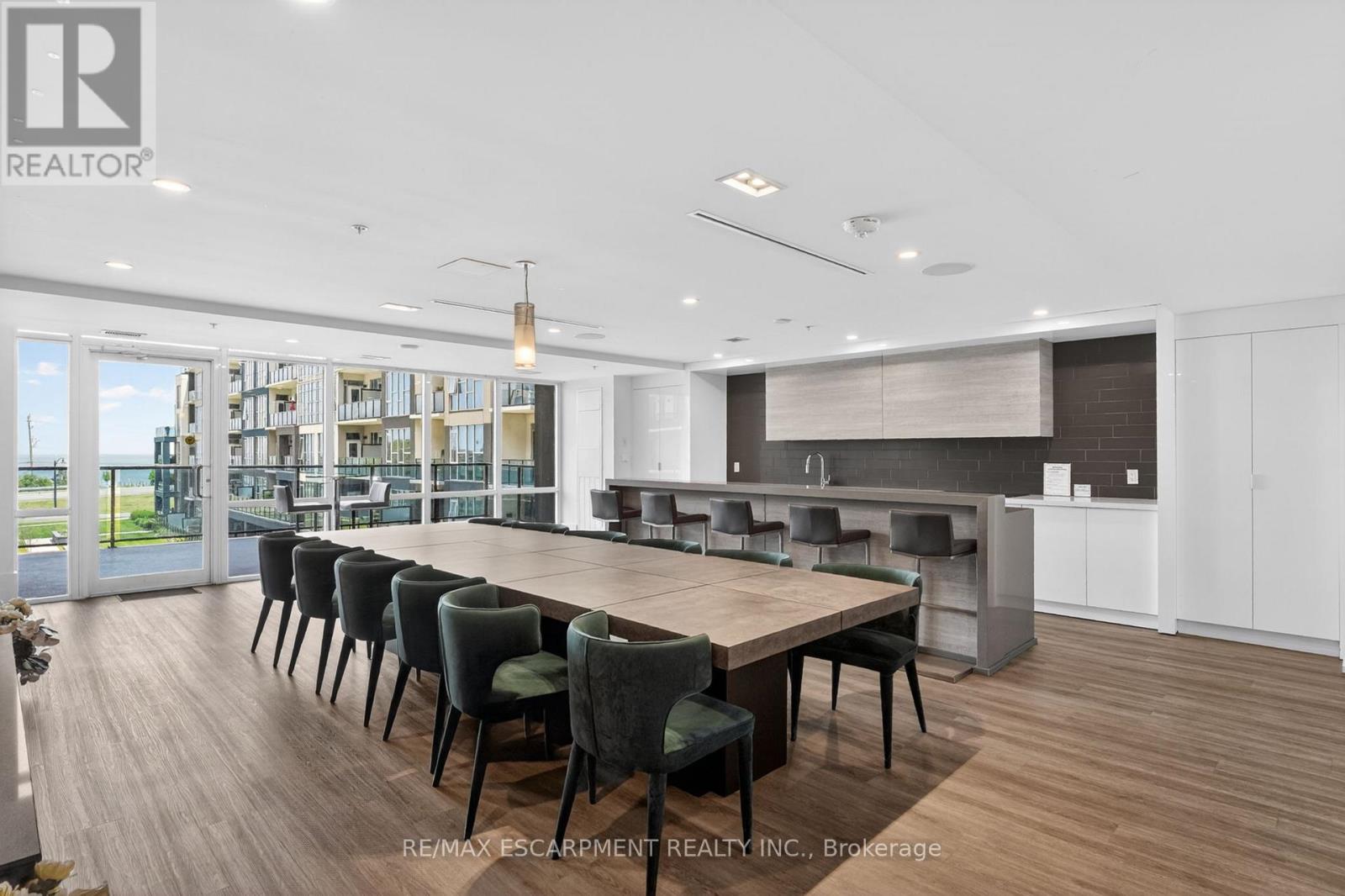 #548 16 CONCORD PLACE - 30