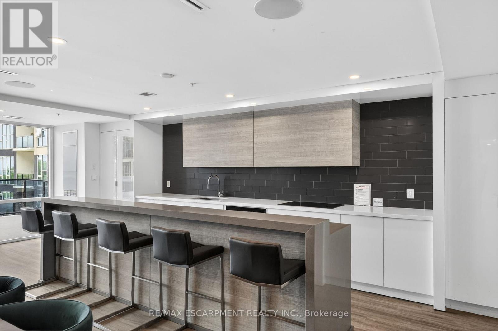 #548 16 CONCORD PLACE - 31