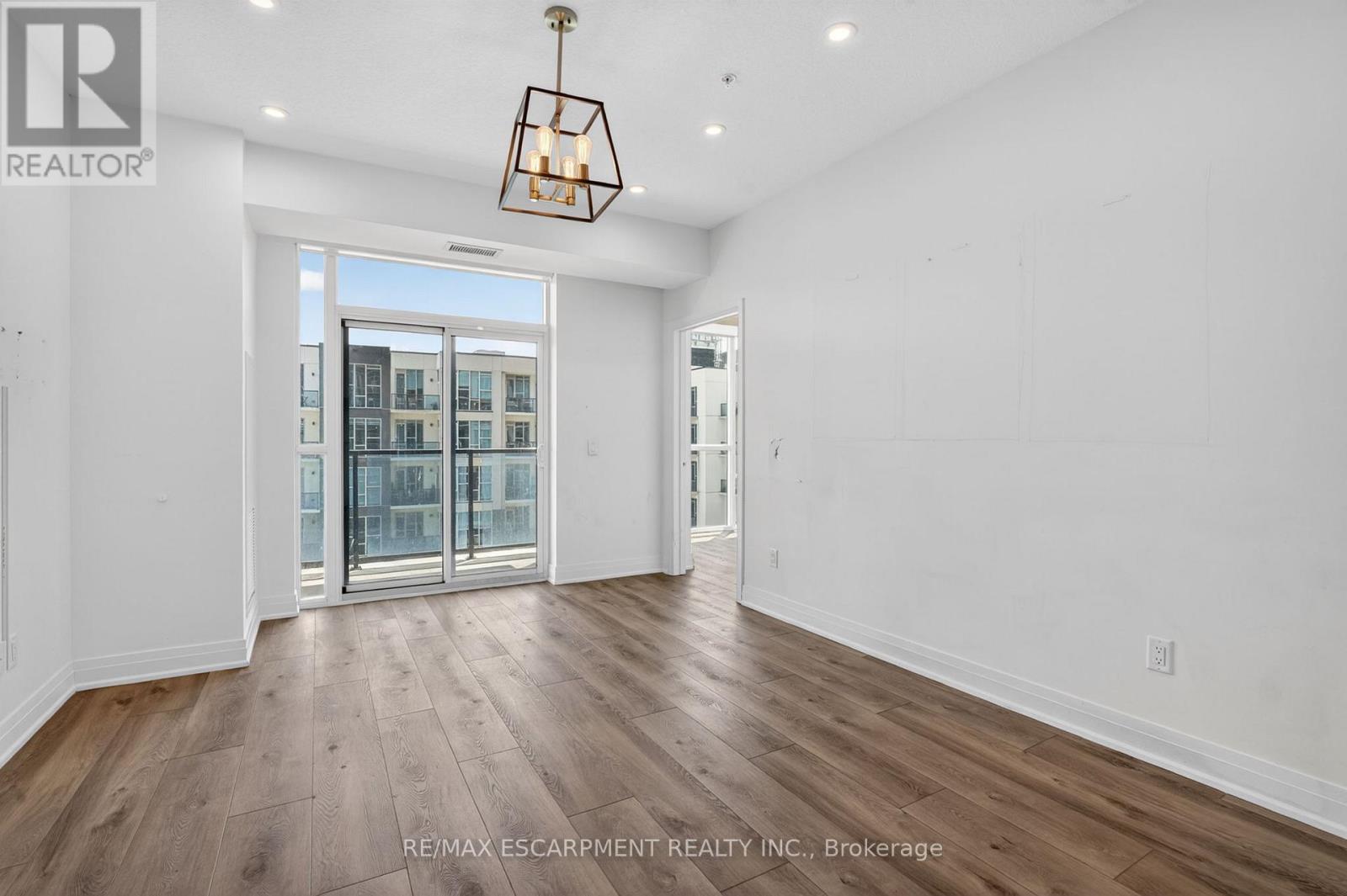 #548 16 CONCORD PLACE - 7