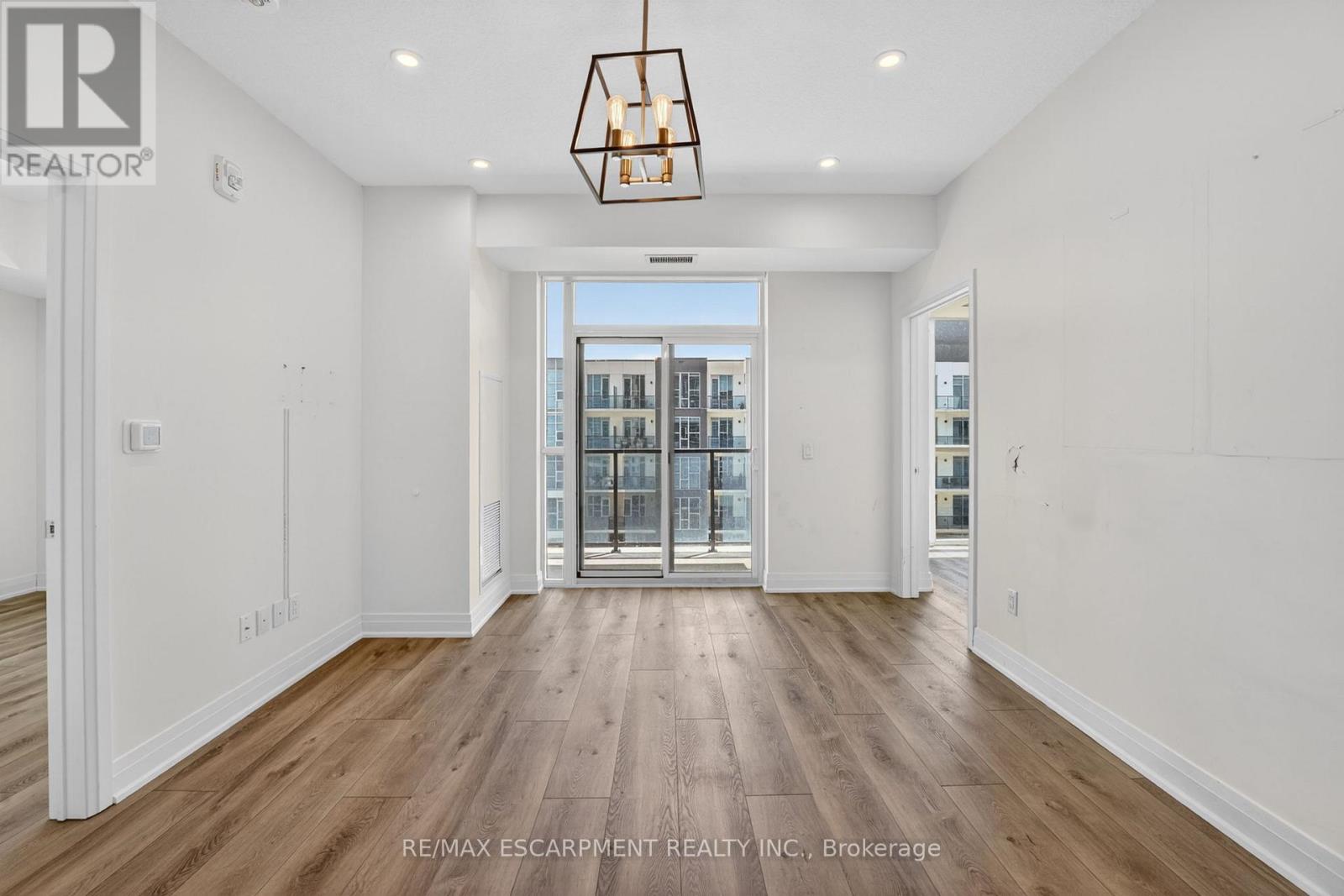 #548 16 CONCORD PLACE - 8
