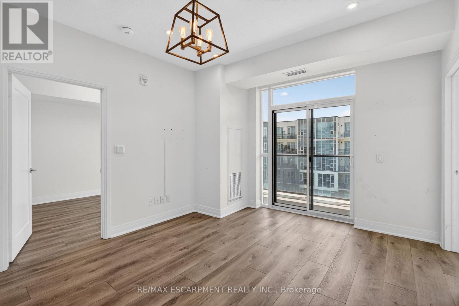 #548 16 CONCORD PLACE - 9