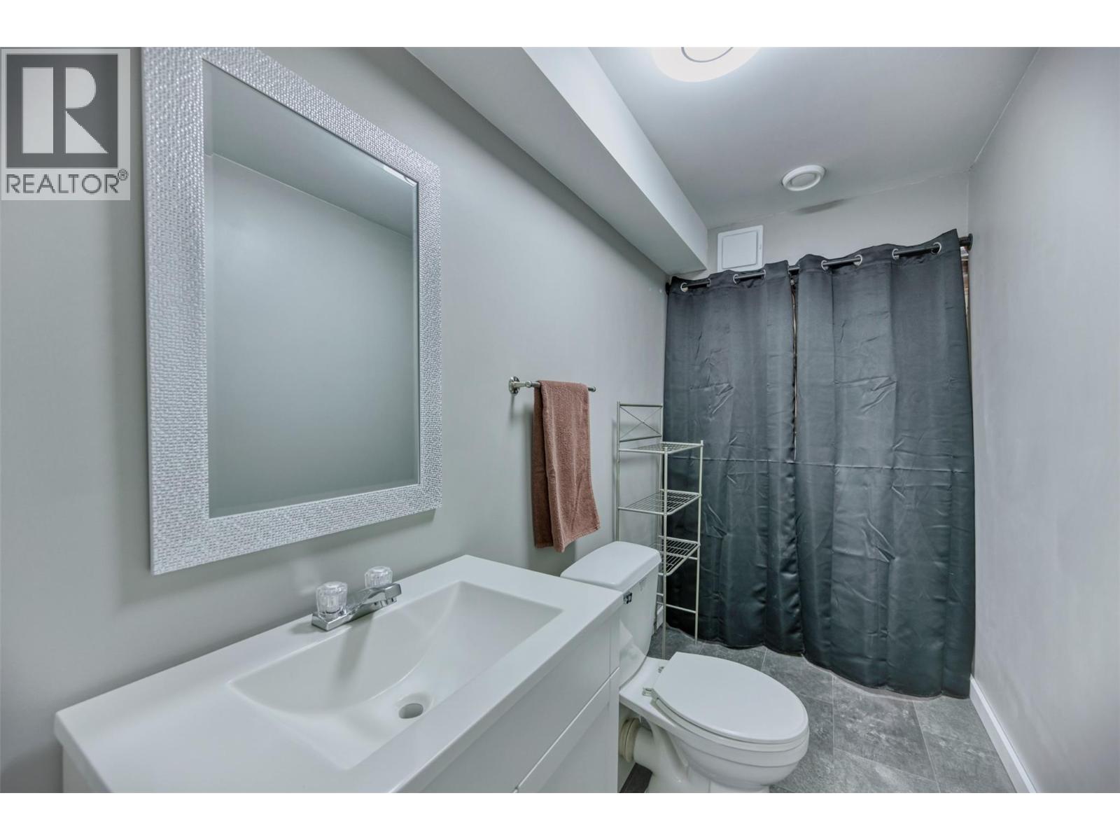 6950 CABERNET Place, Oliver