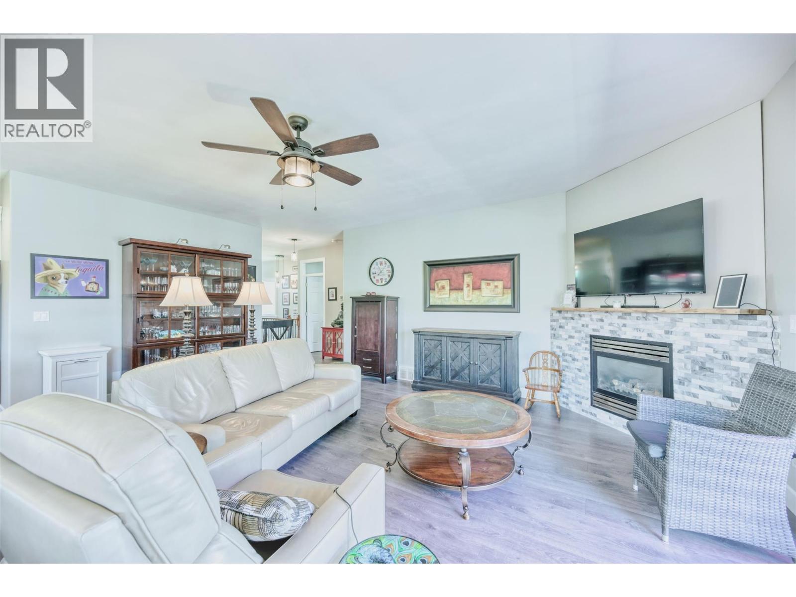 6950 CABERNET Place, Oliver