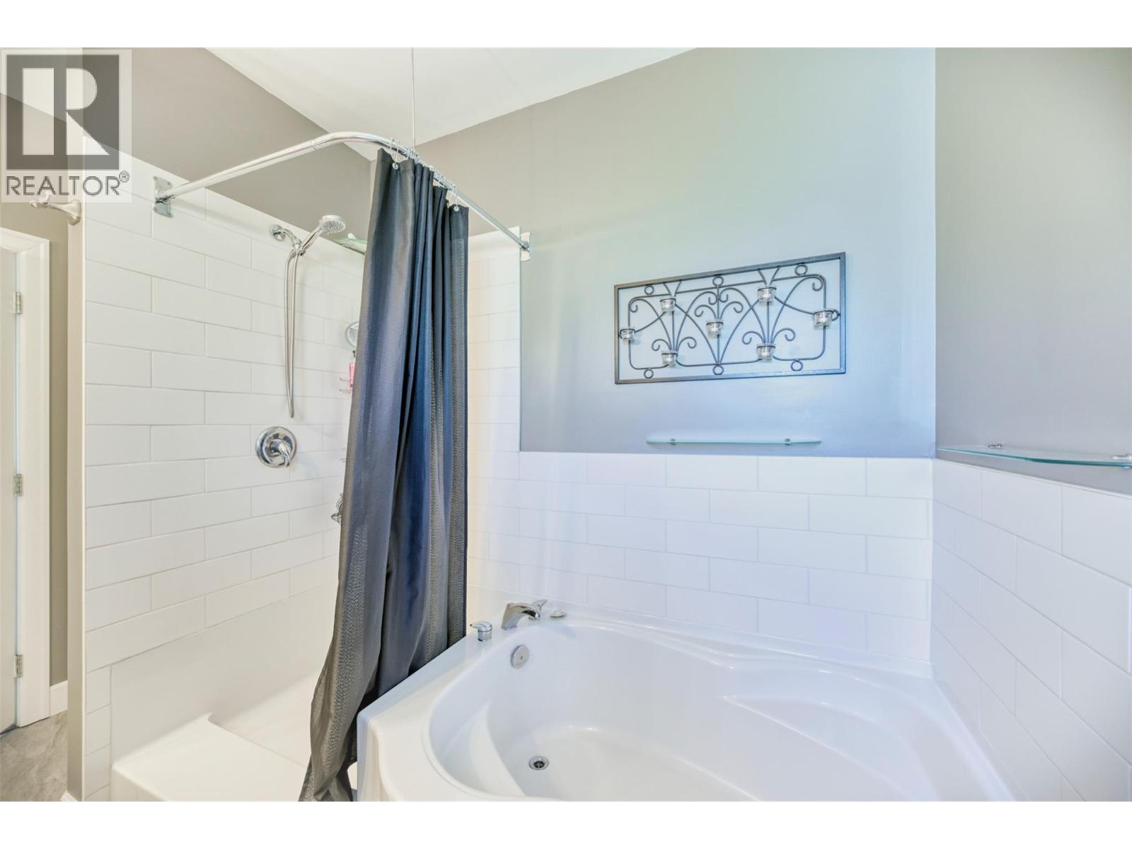 6950 CABERNET Place, Oliver