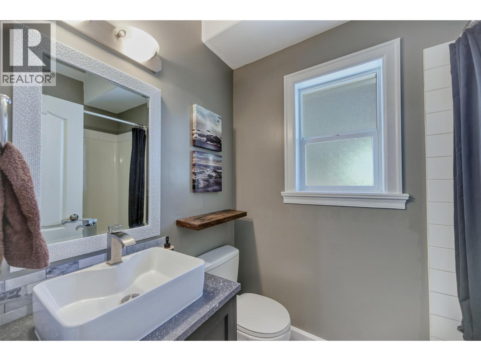 6950 CABERNET Place, Oliver