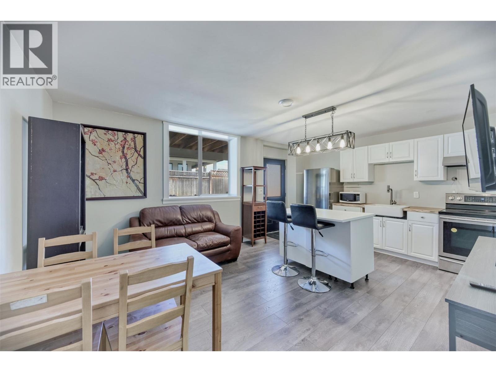6950 CABERNET Place, Oliver