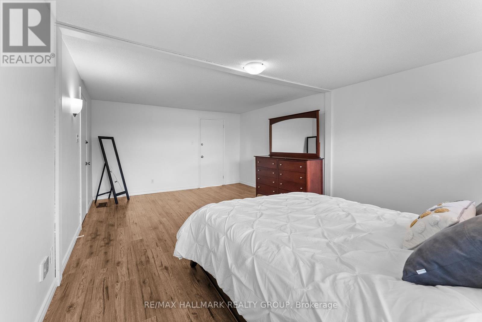 3 Bed, 2 Bath House for Sale in Ottawa – 23 OBERON STREET, Ottawa – MLS# X13490638 - Image 34