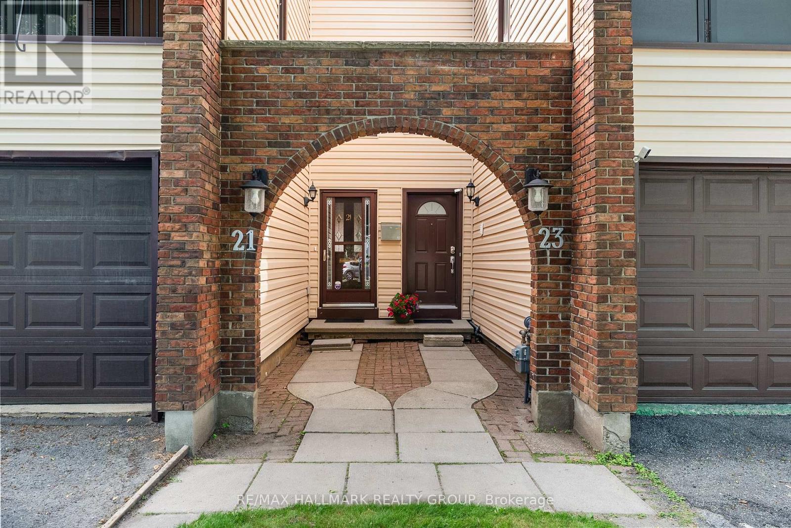 3 Bed, 2 Bath House for Sale in Ottawa – 23 OBERON STREET, Ottawa – MLS# X13490638 - Image 8
