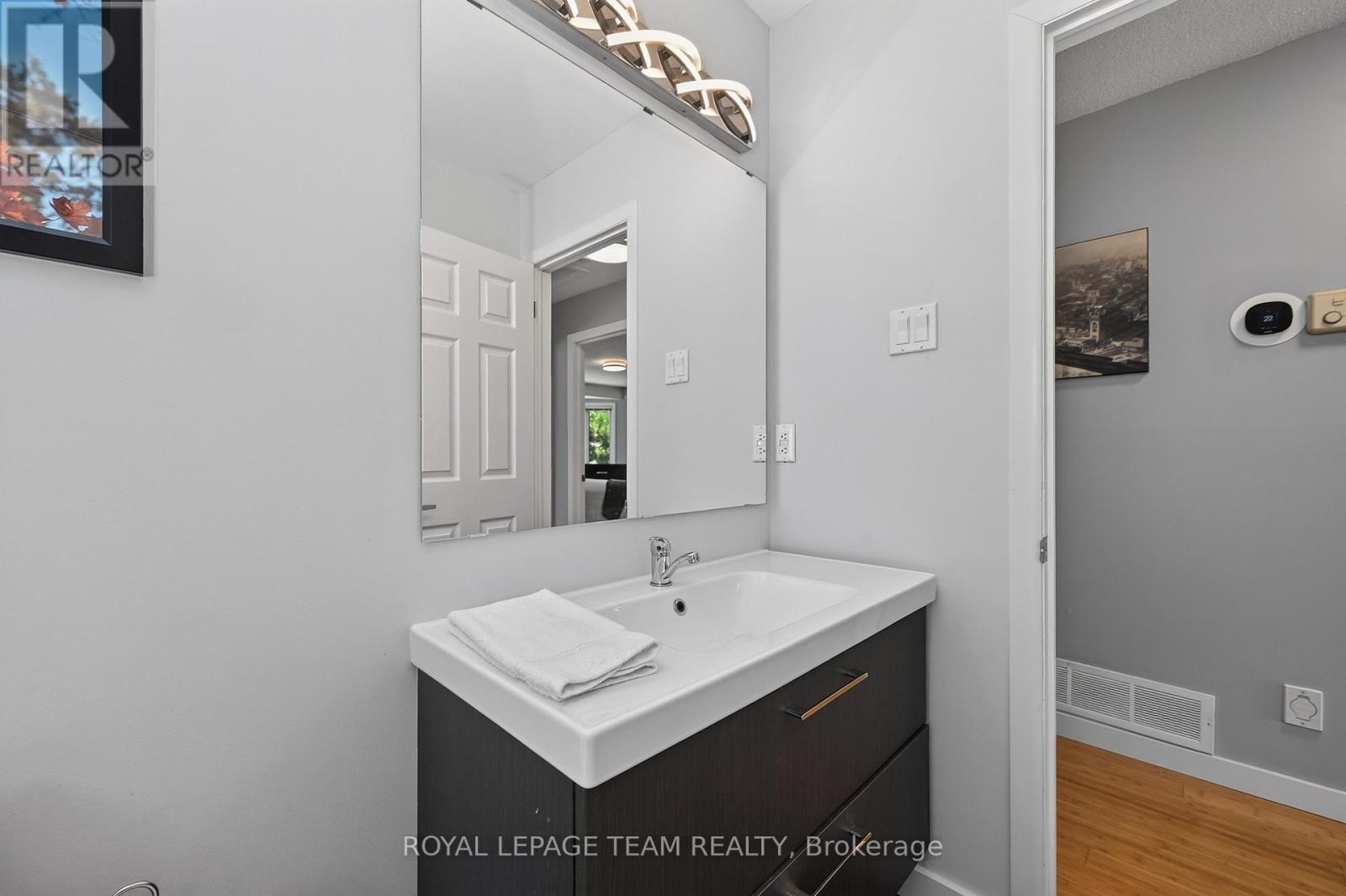 2 Bed, 3 Bath House for Sale in Ottawa – 13 CANDOW CRESCENT, Ottawa – MLS# X13490848 - Image 14
