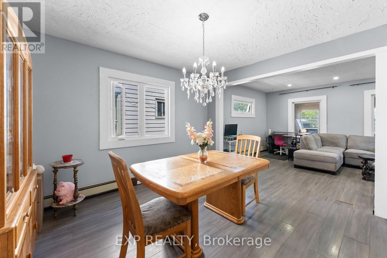 221 BOWEN ROAD - 14