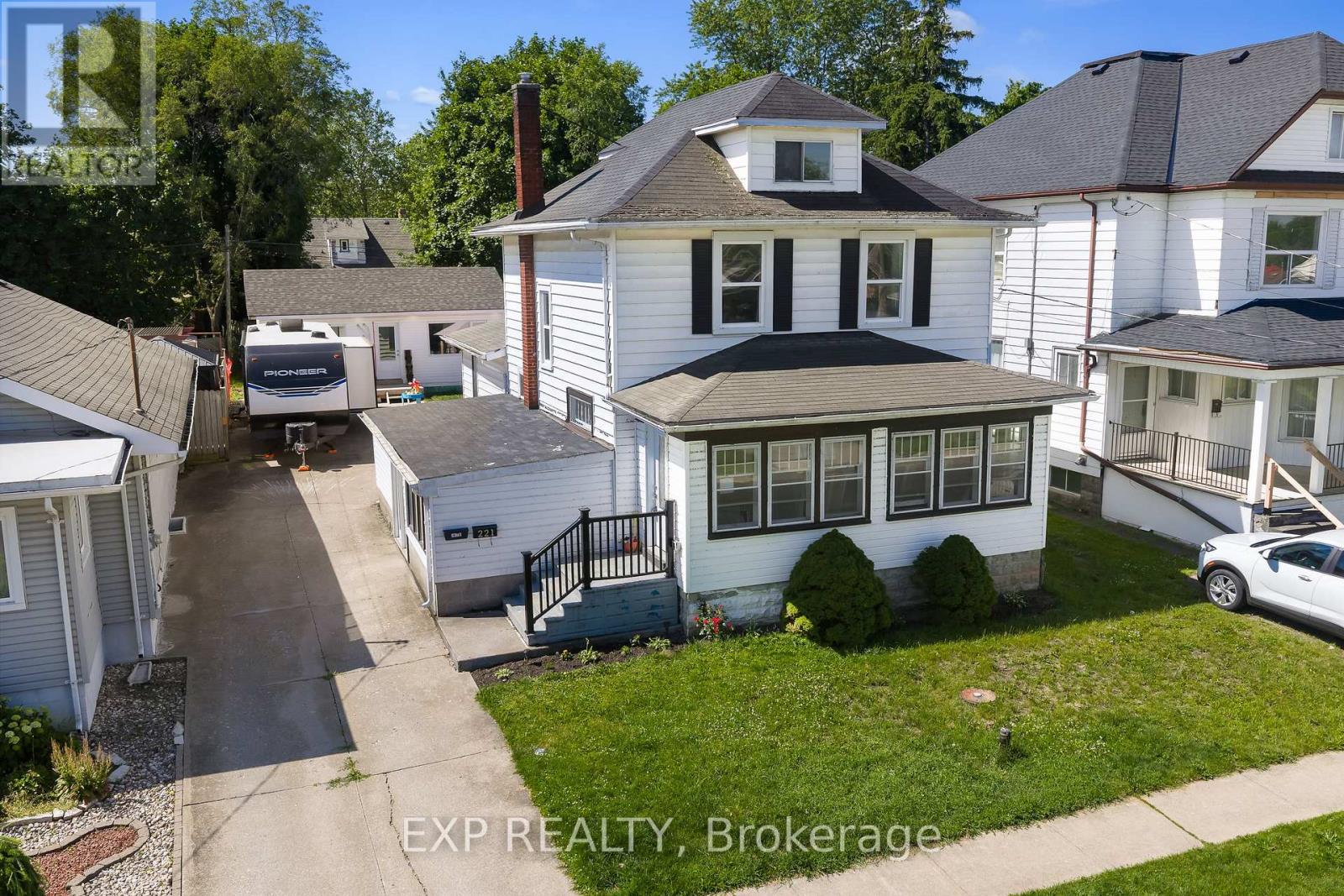 221 BOWEN ROAD - 2