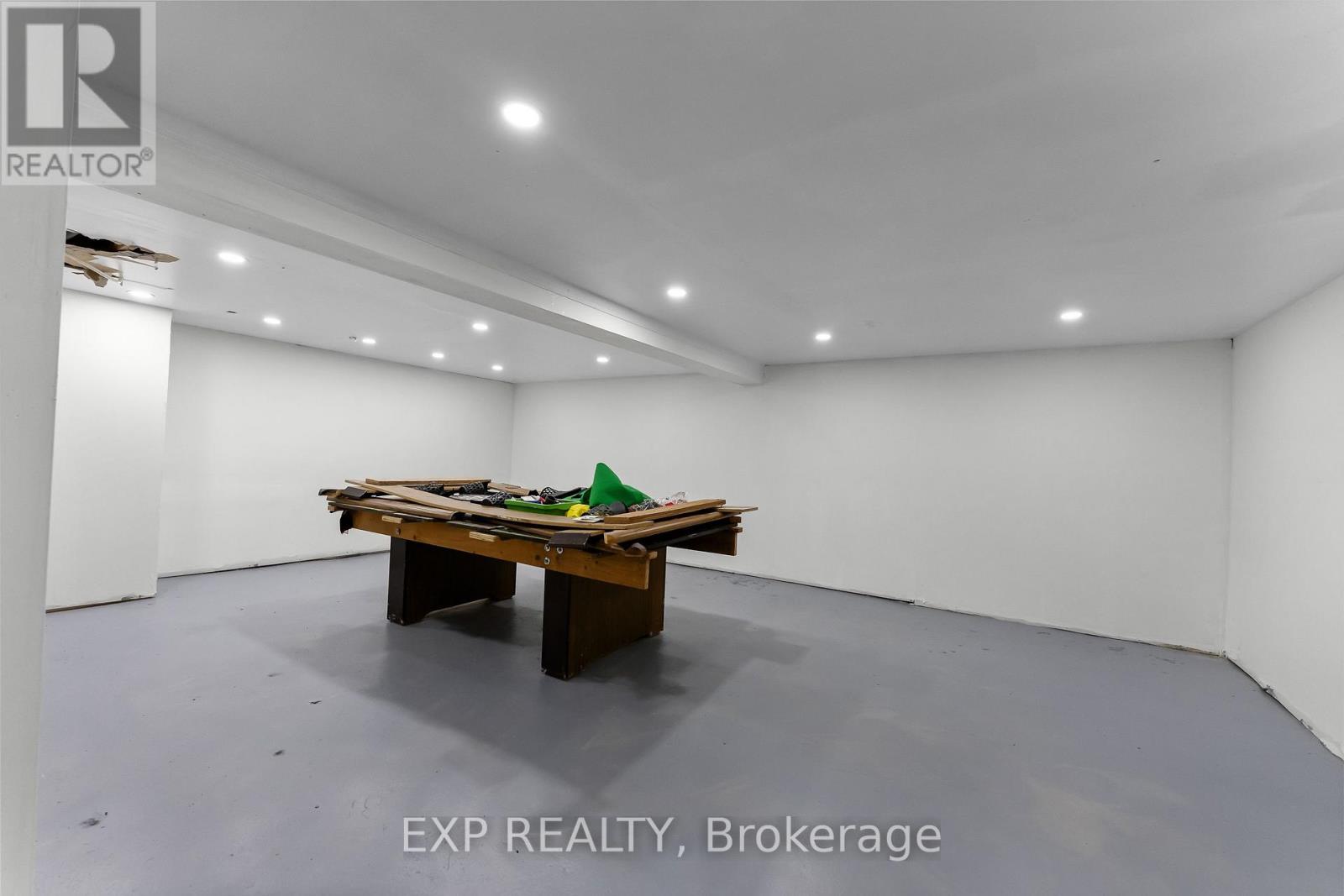 221 BOWEN ROAD - 23