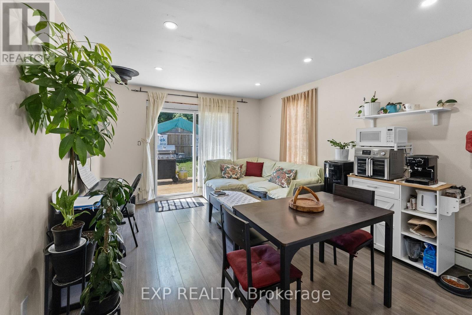 221 BOWEN ROAD - 25