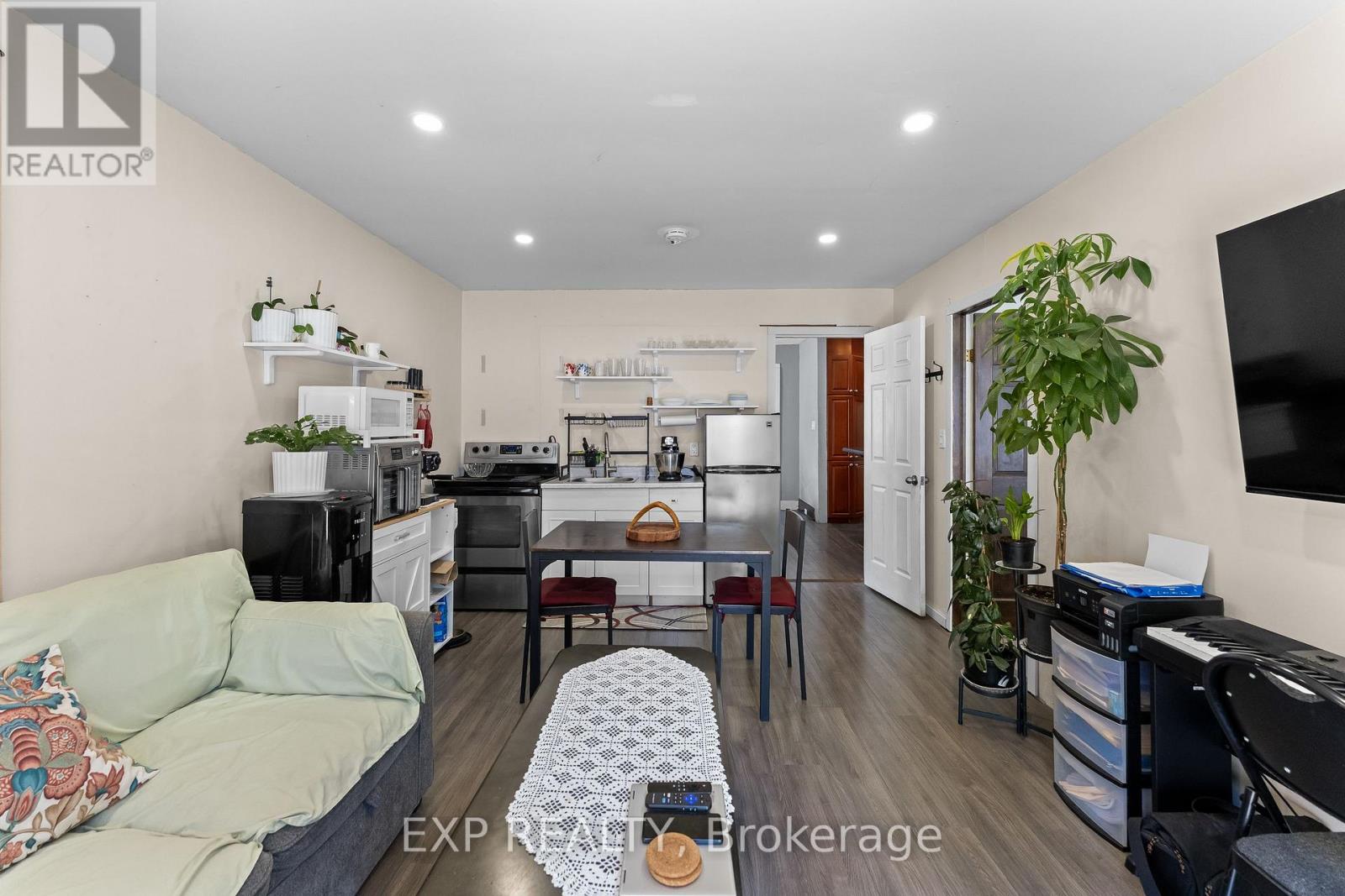 221 BOWEN ROAD - 27