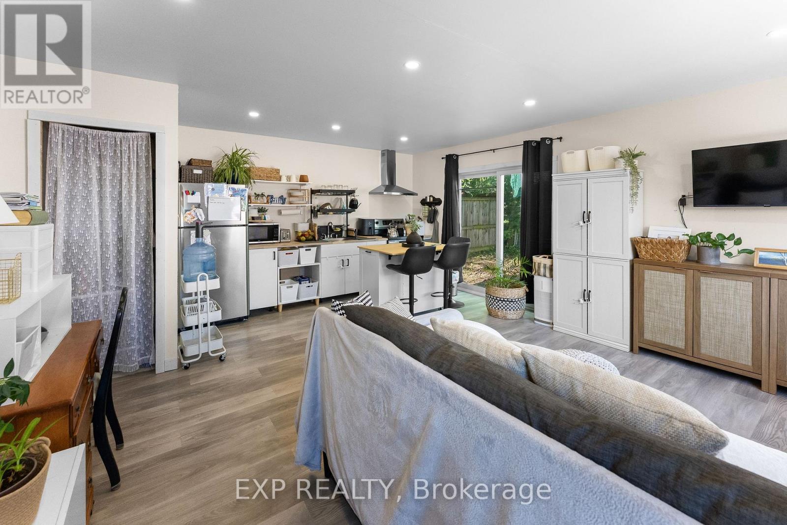 221 BOWEN ROAD - 31