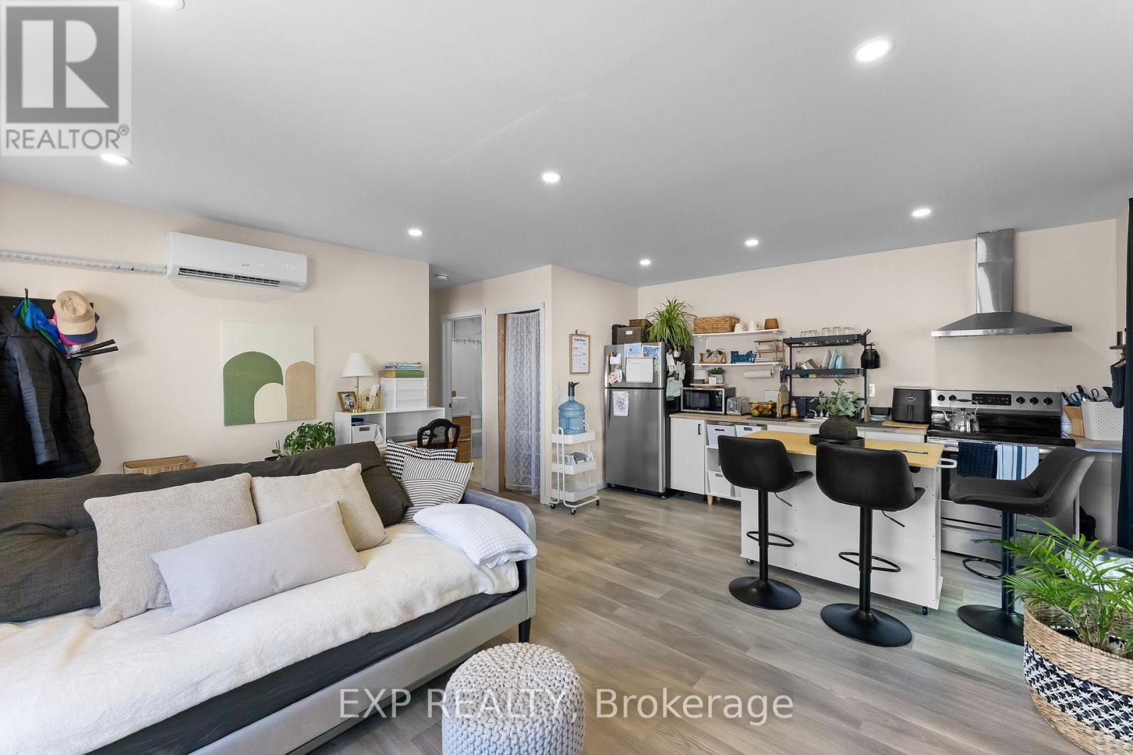 221 BOWEN ROAD - Image 35