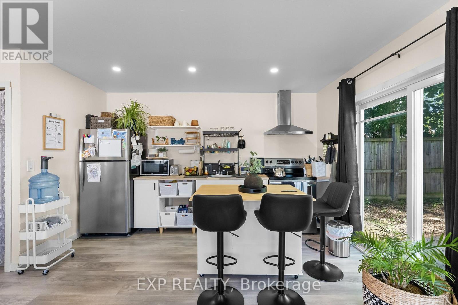 221 BOWEN ROAD - 36