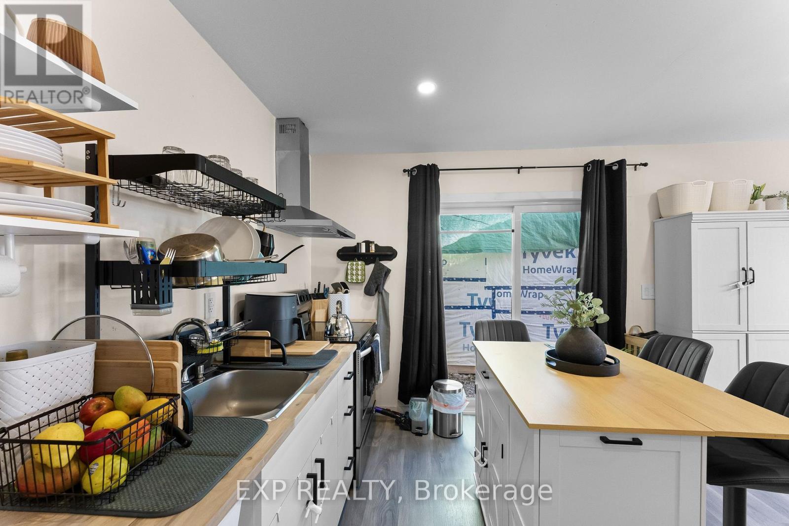 221 BOWEN ROAD - Image 37