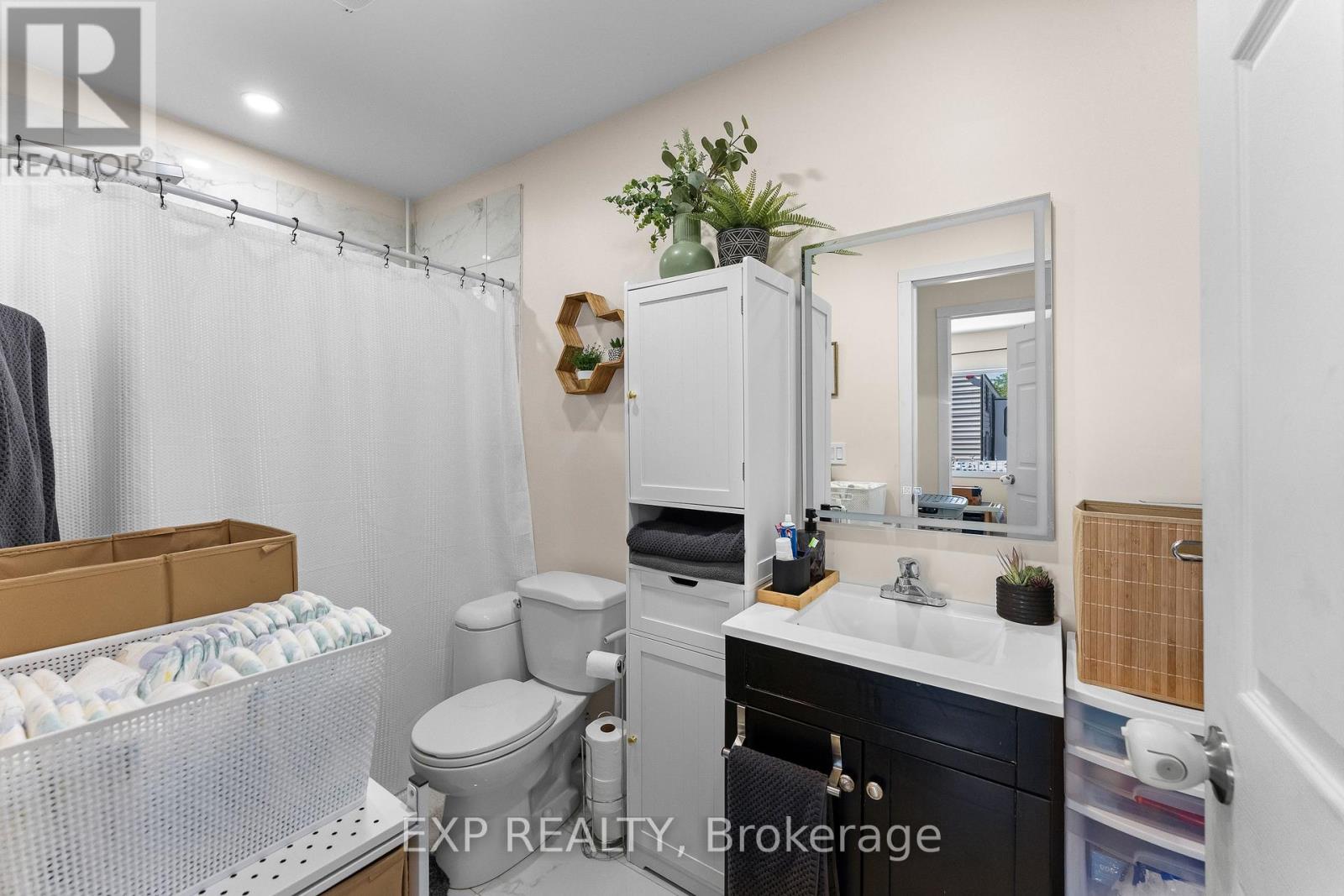 221 BOWEN ROAD - Image 42