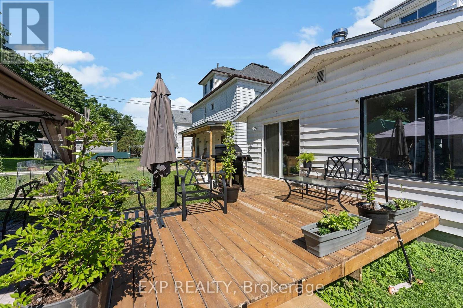 221 BOWEN ROAD - 44