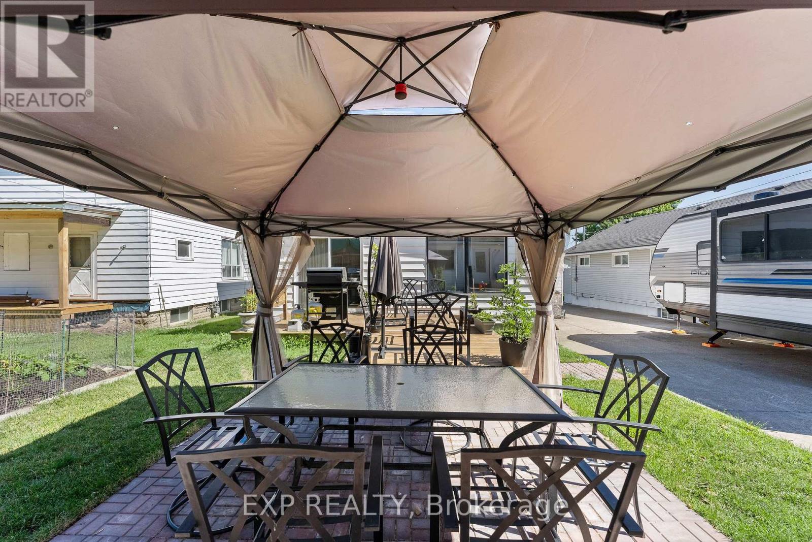 221 BOWEN ROAD - 48