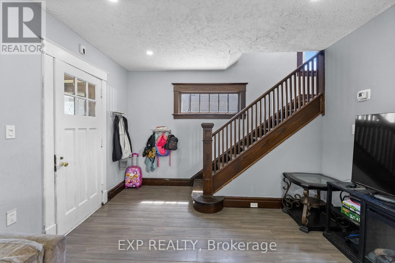 221 BOWEN ROAD - 6