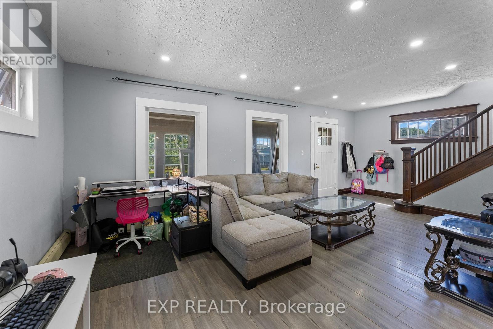221 BOWEN ROAD - Image 8