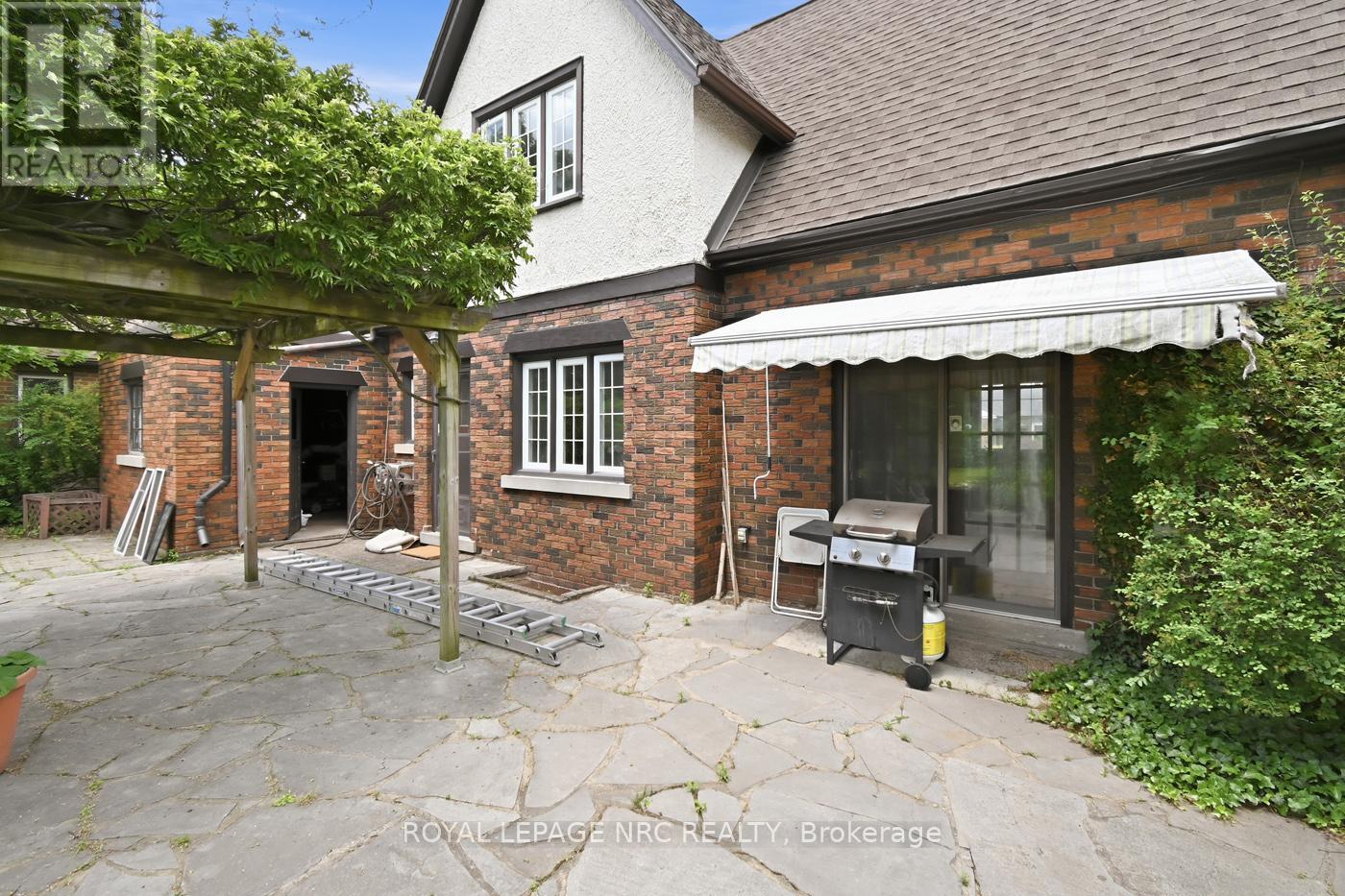 6040 LATSHAW STREET - 35