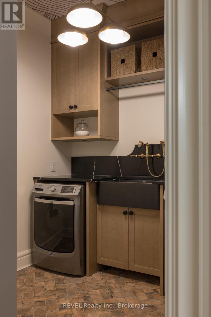 28 COTTAGE STREET - 28