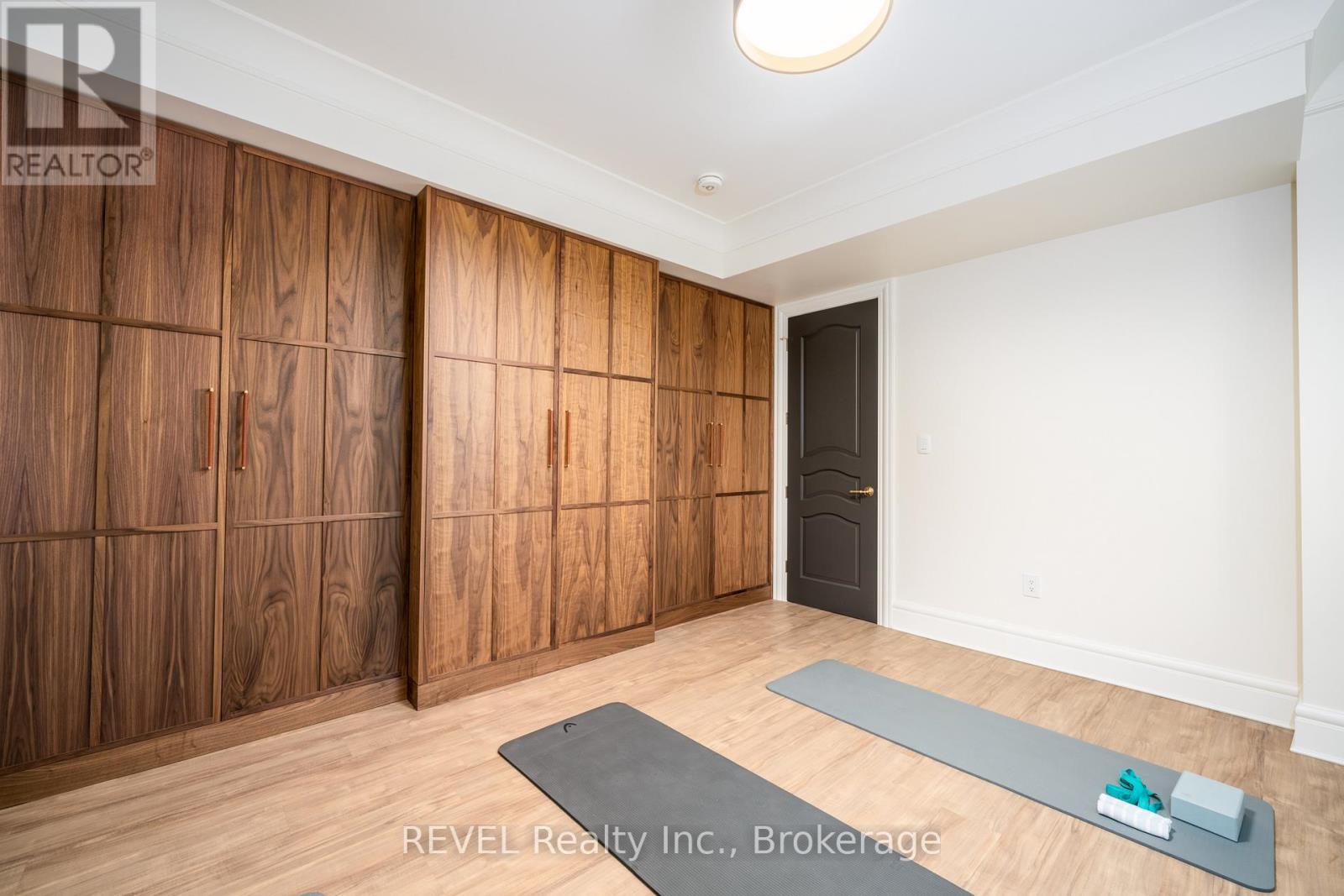28 COTTAGE STREET - 43