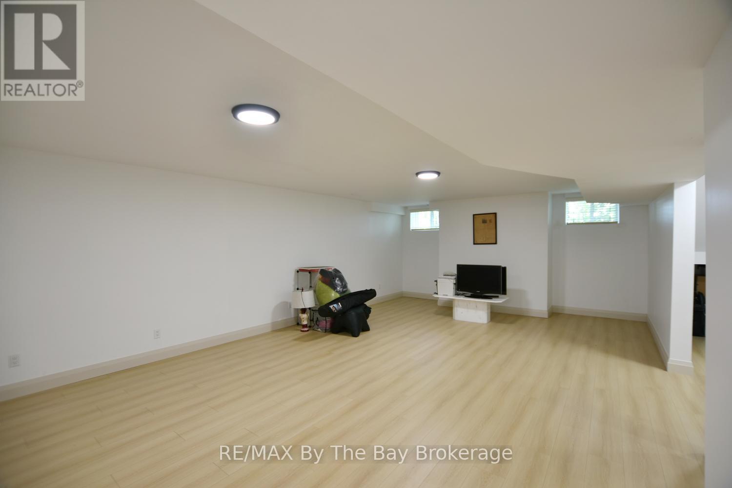 2946 92 COUNTY ROAD - 35