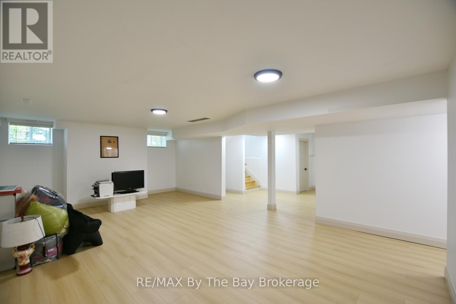 2946 92 COUNTY ROAD - 36