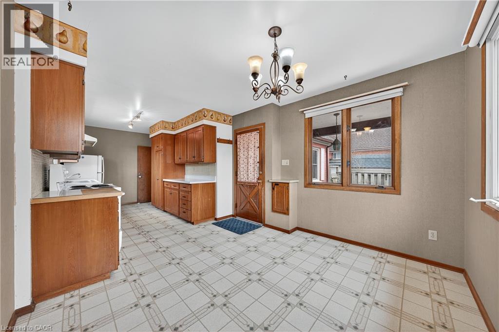 497 VICTORIA Street S - 13